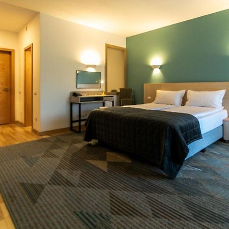 Hotel Cuibul de Lemn à Rîşnov Extérieur photo