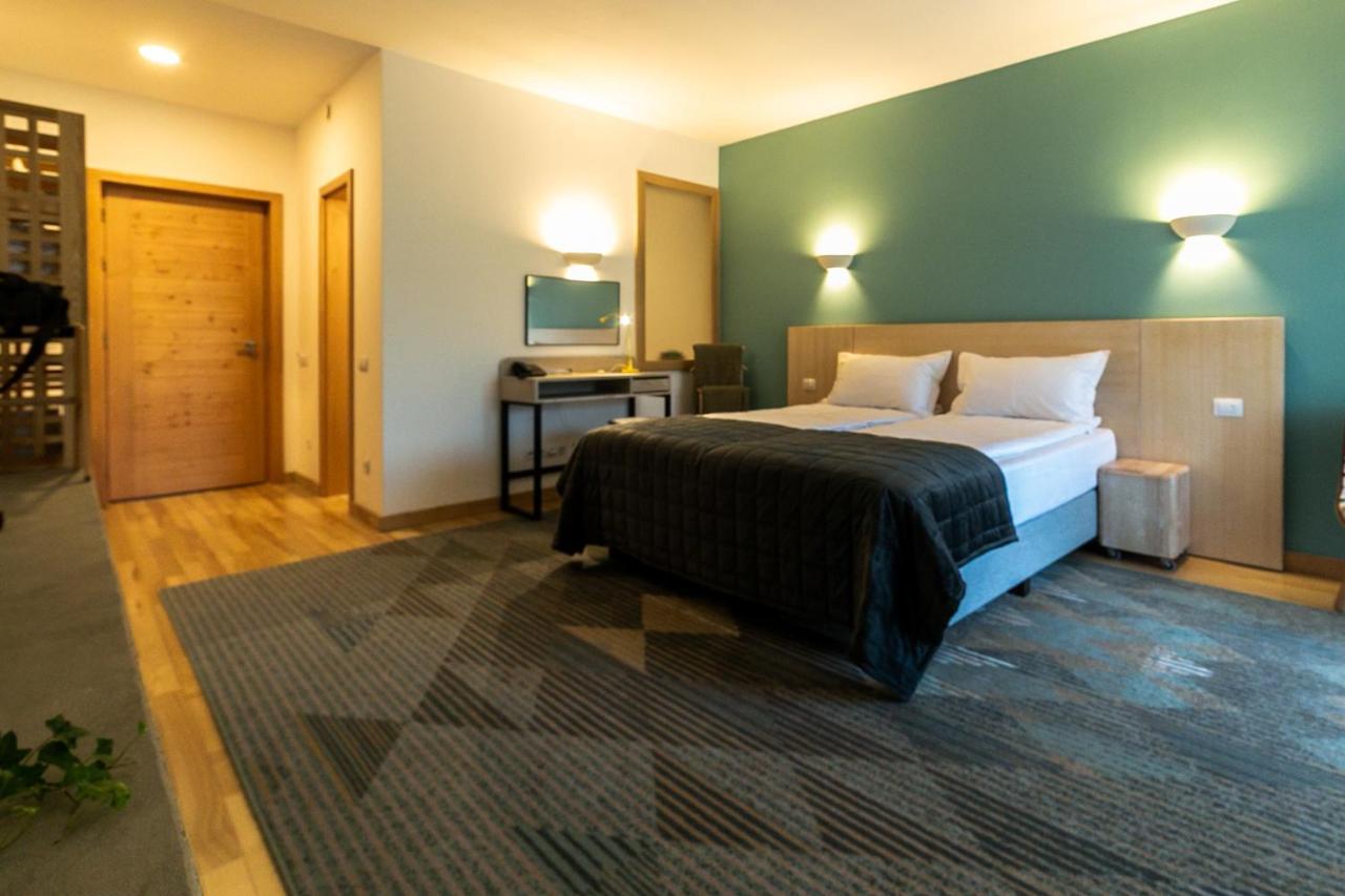 Hotel Cuibul de Lemn à Rîşnov Extérieur photo