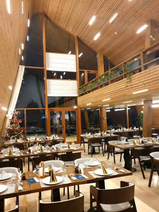 Hotel Cuibul de Lemn à Rîşnov Extérieur photo