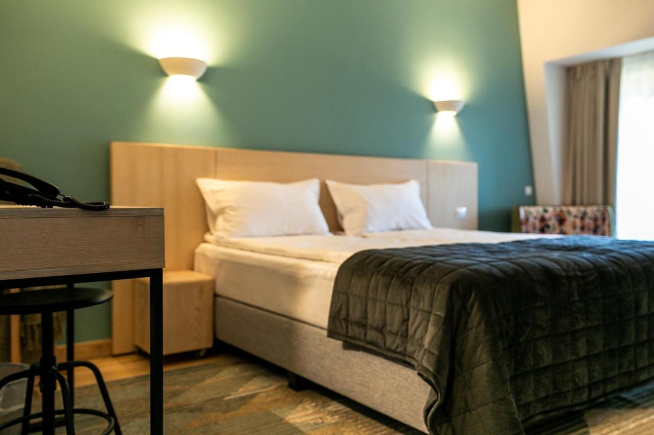Hotel Cuibul de Lemn à Rîşnov Extérieur photo