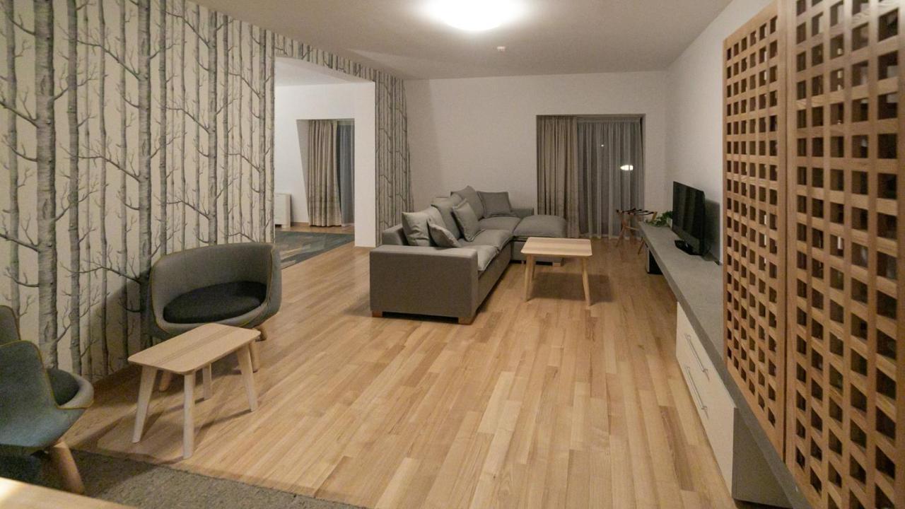 Hotel Cuibul de Lemn à Rîşnov Extérieur photo