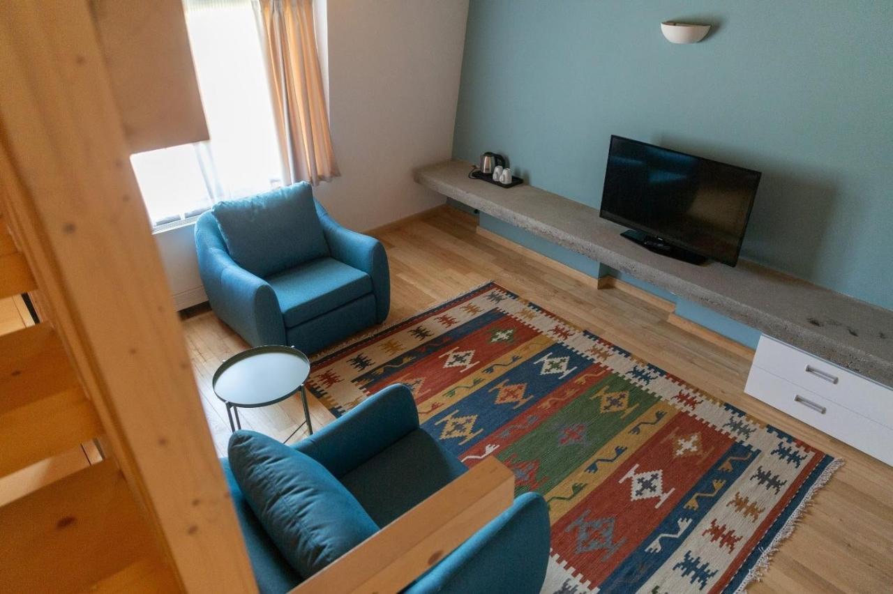 Hotel Cuibul de Lemn à Rîşnov Extérieur photo
