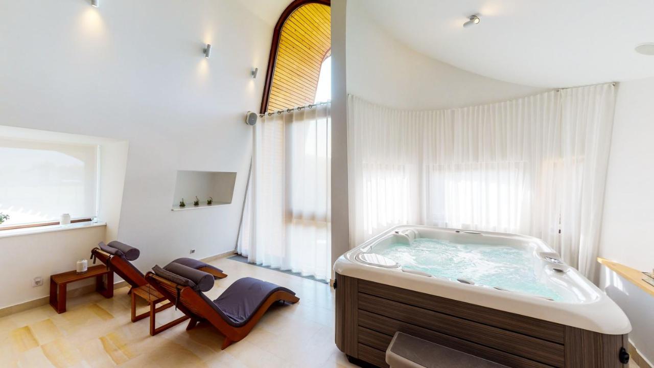 Hotel Cuibul de Lemn à Rîşnov Extérieur photo