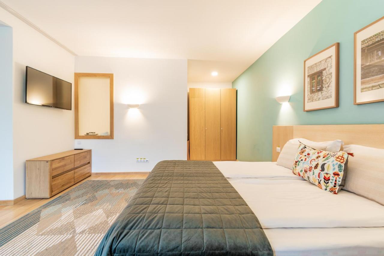 Hotel Cuibul de Lemn à Rîşnov Extérieur photo