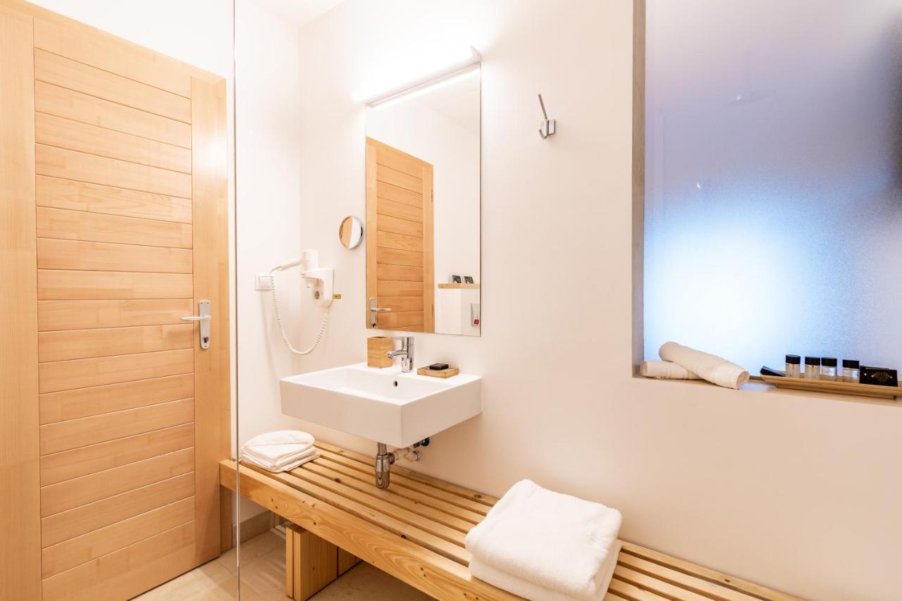Hotel Cuibul de Lemn à Rîşnov Extérieur photo